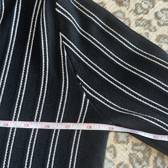 EUC KERISMA Sweater Medium - Picture 6 of 9